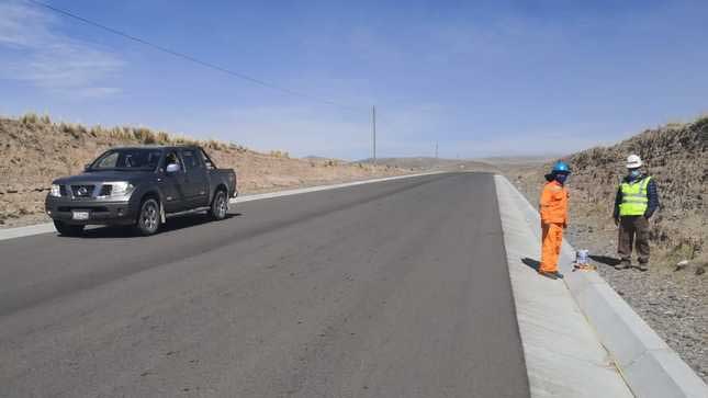 Realizan trabajos de conservación en la carretera Checca-Masocruz en Puno