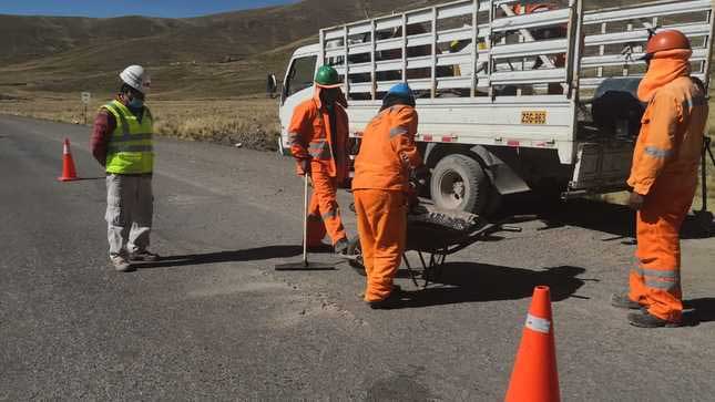 Realizan trabajos de conservación en la carretera Checca-Masocruz en Puno